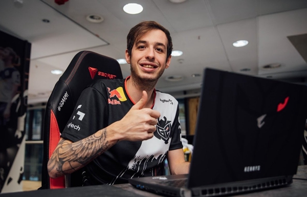 未来科技：解析“可穿戴增强现实（AR）”在物理博弈中可能导致的作弊革命。（未来科技观察：可穿戴AR或将引爆实体博弈的作弊变革）